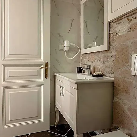Ali Baris Hotel Ayvalı